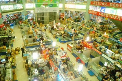 實(shí)拍深圳賽格寶安電子城室內(nèi)景觀(guān), 似乎難見(jiàn)以往的熱鬧場(chǎng)景了